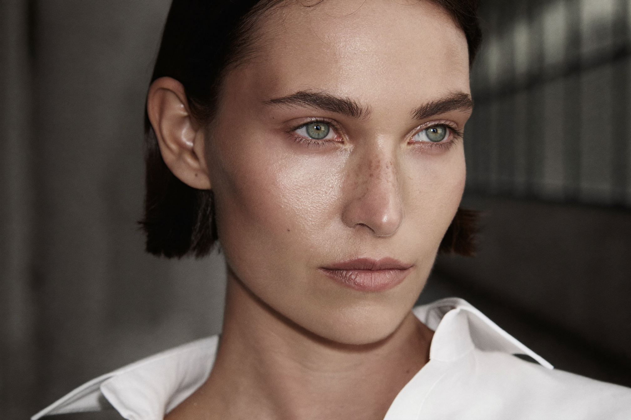 Editorial portrait of a woman with clear skin, AUTEUR preventive anti-aging journal